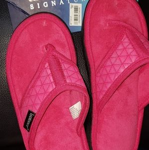 BNWT ISOTONER PINK MEDIUM 7.5-8 SIGNATURE SLIPPERS